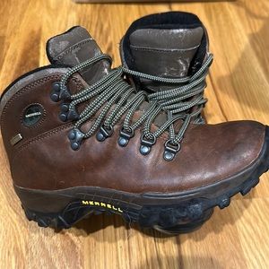 Boys Merrell waterproof hiking boots- size 4.5
